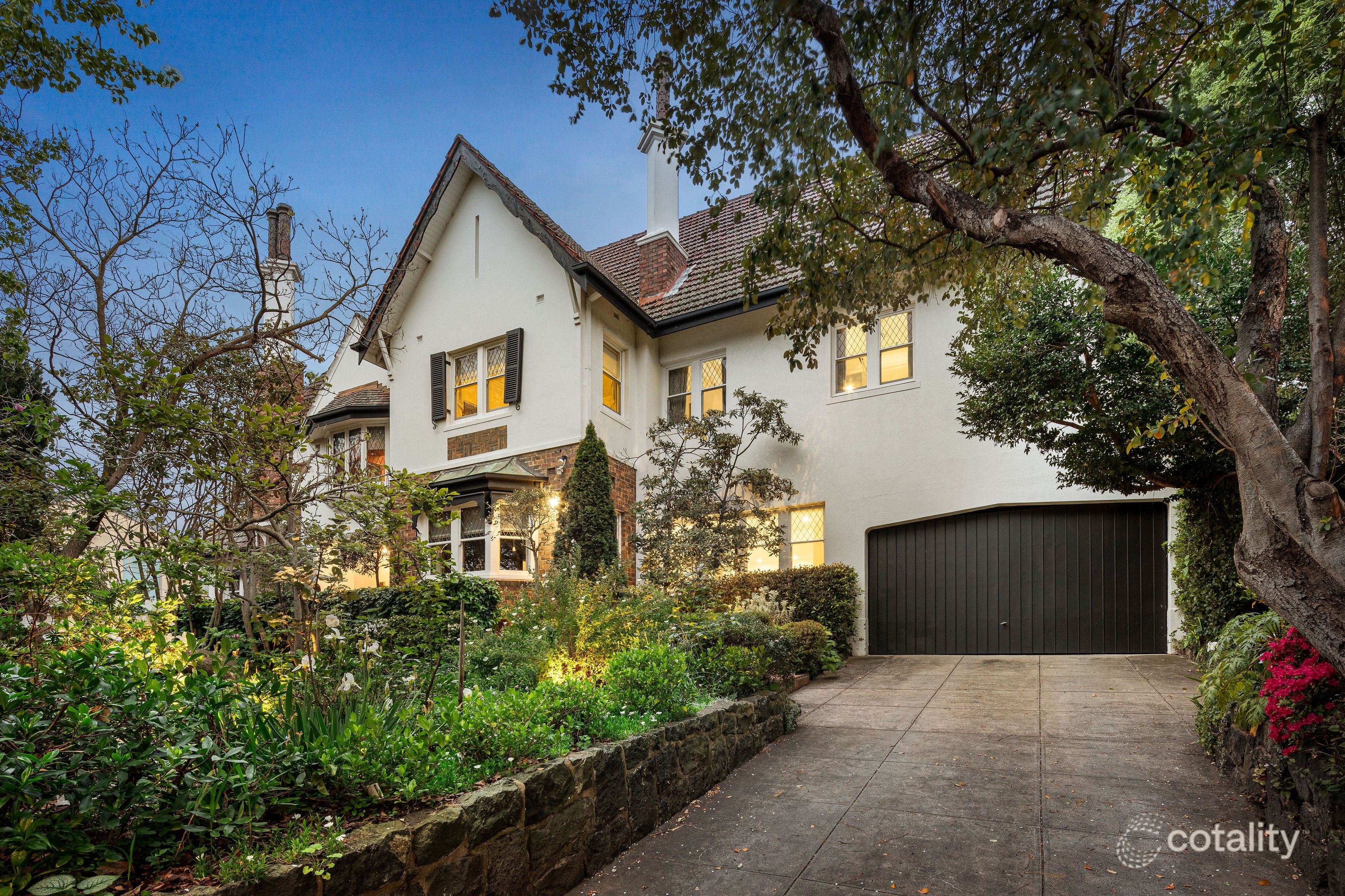 18 Merriwee Cres, Toorak, VIC 3142