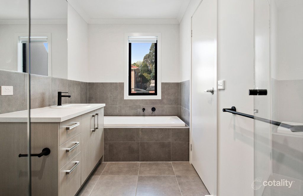 73 Outlook Dr, Chirnside Park, VIC 3116