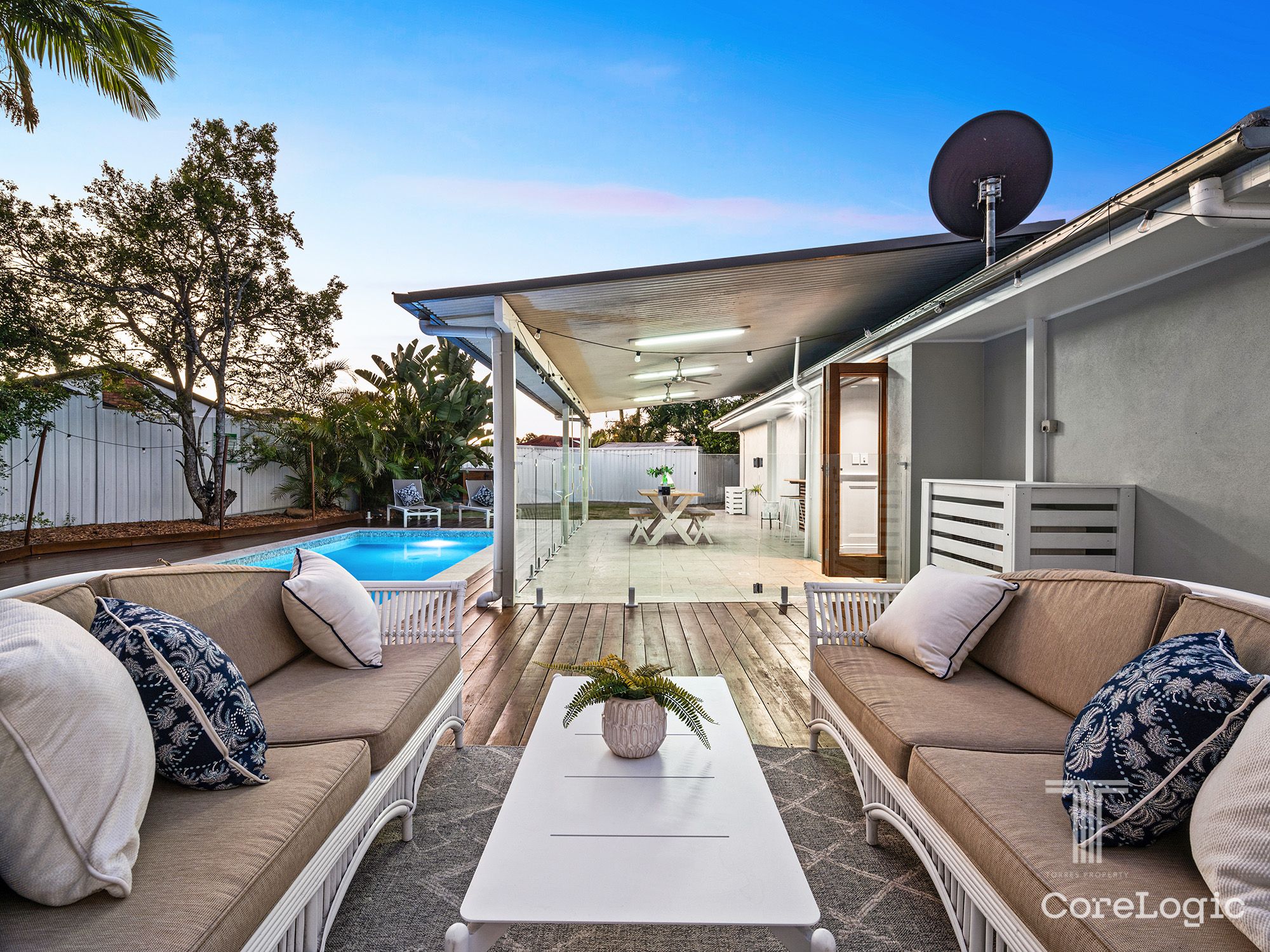 142 Cadogan St, Carindale, QLD 4152