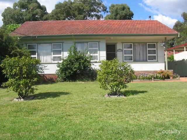 13 Penrose Ave, East Hills, NSW 2213