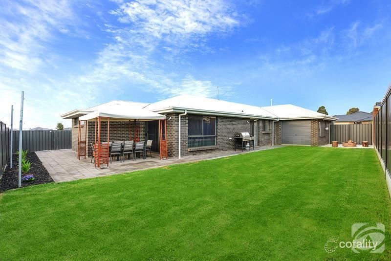 33 Sunderland Cres, Seaford, SA 5169