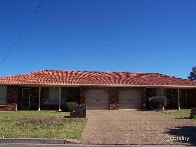 2/2 Magnolia Pde, Lake Albert, NSW 2650