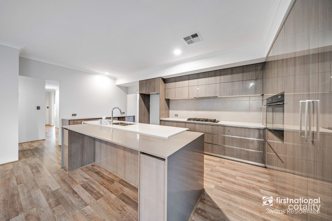 18 Strumpshaw Rd, Aveley, WA 6069