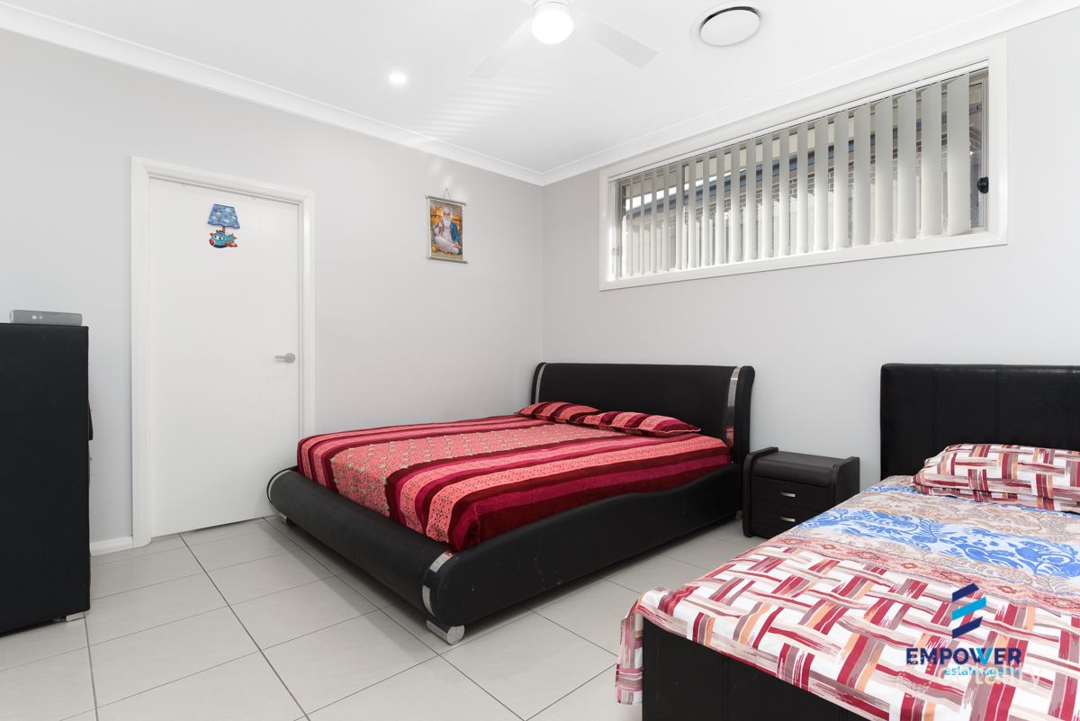 9 Olley St, Claymore, NSW 2559