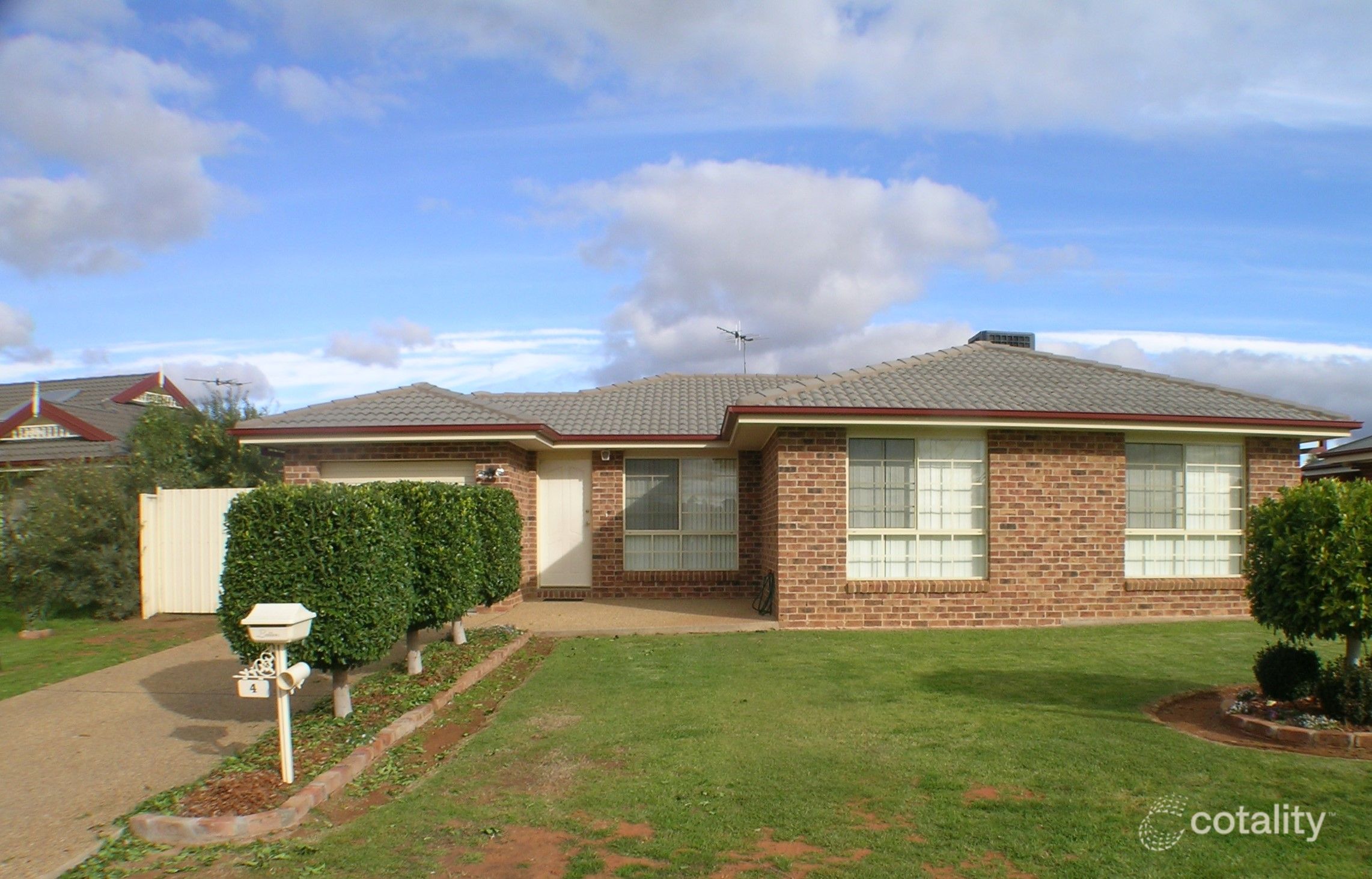 4 Evanside Pde, Griffith, NSW 2680
