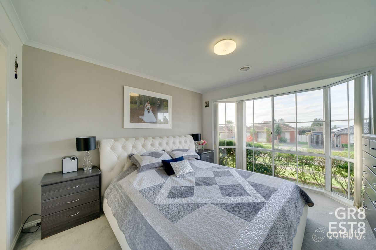 30 Broome Cres, Cranbourne North, VIC 3977