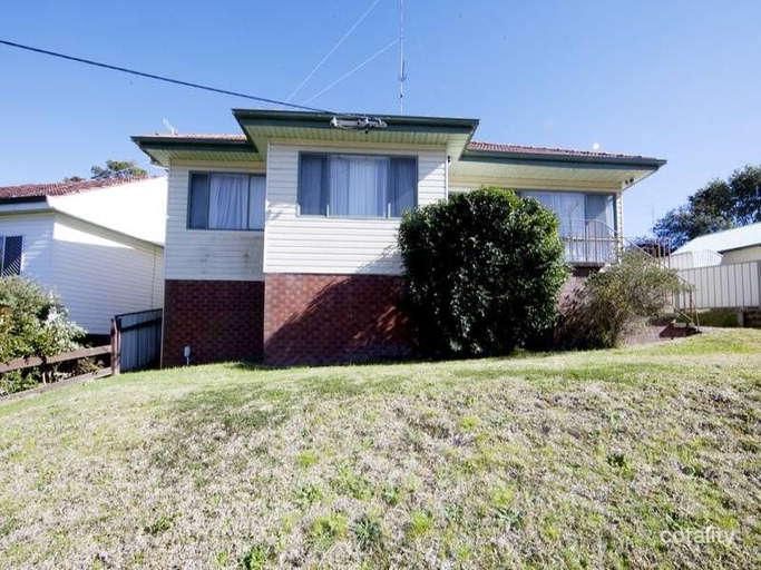 2 Kirkdale Dr, Kotara South, NSW 2289