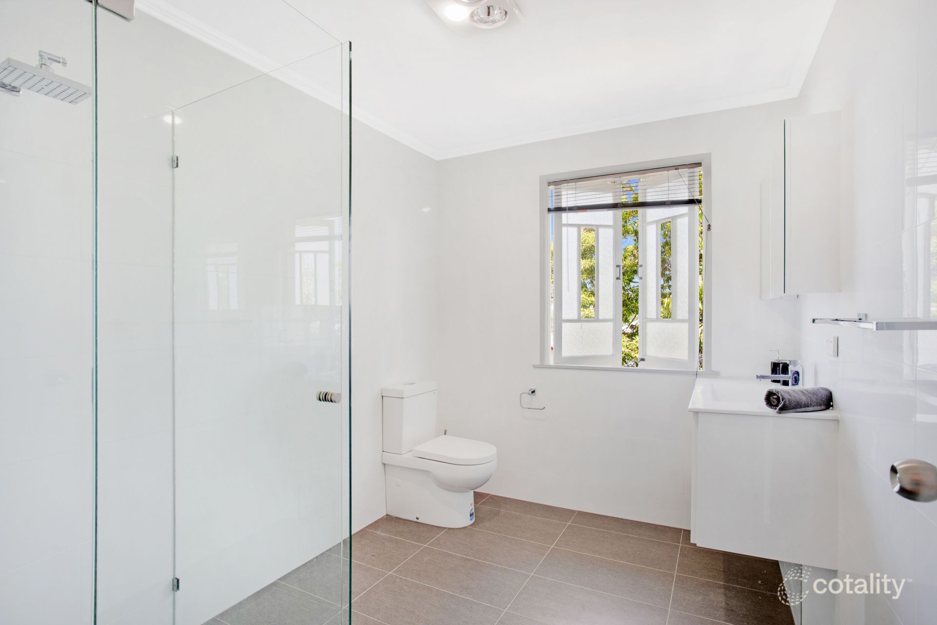 24 Downs St, North Ipswich, QLD 4305