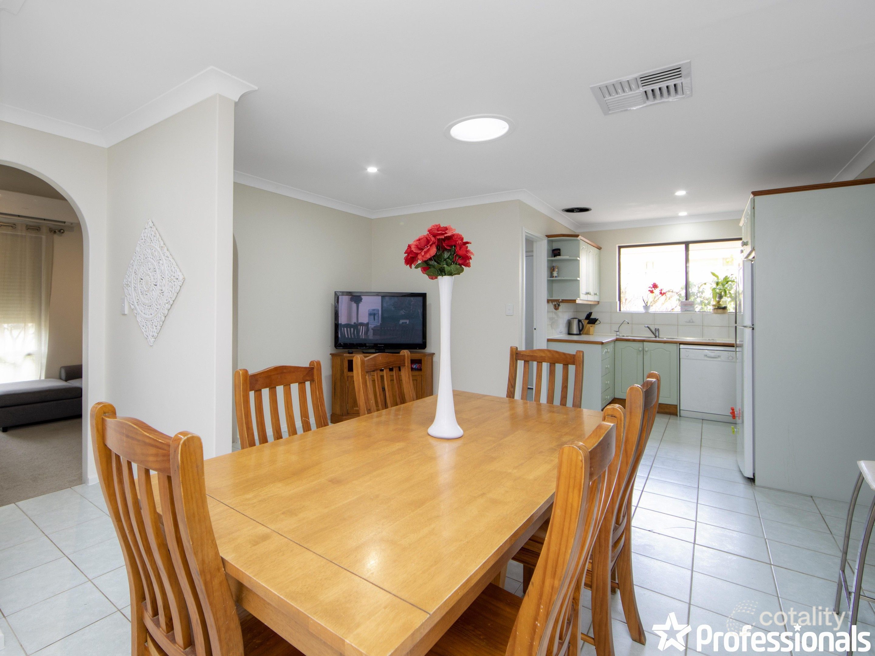 62 Lincoln Rd, Forrestfield, WA 6058