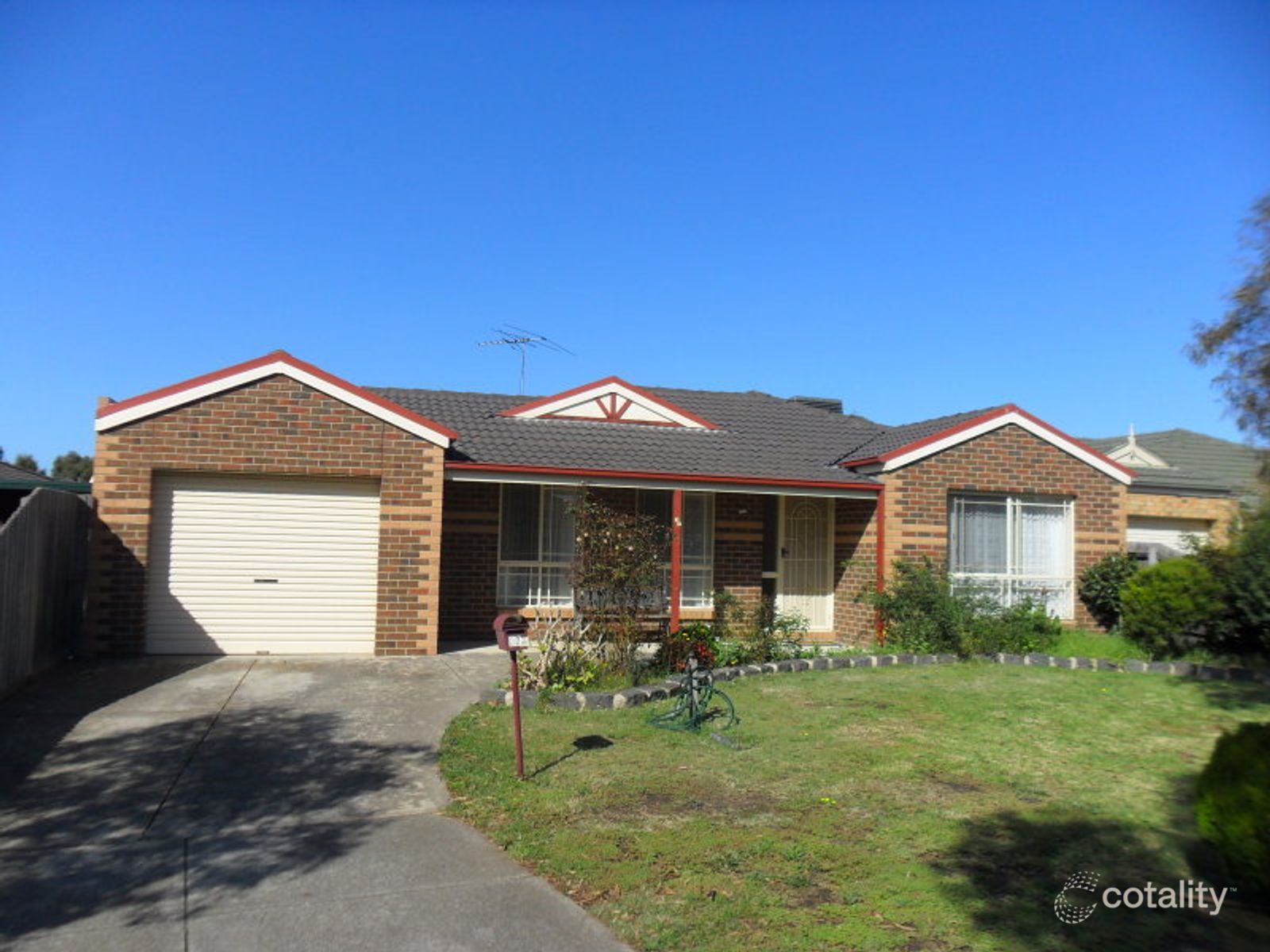 32 Lincolne Cres, Roxburgh Park, VIC 3064