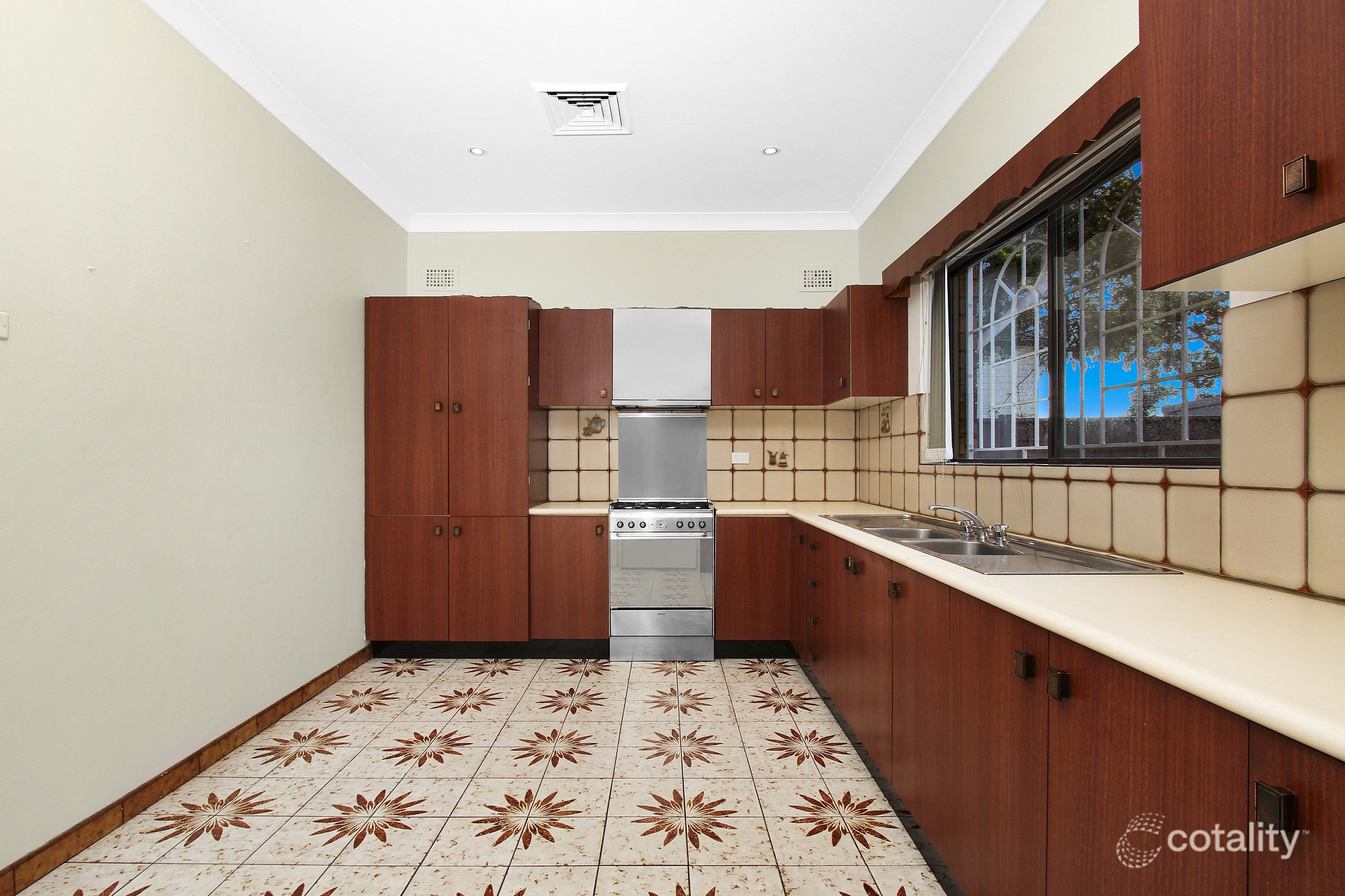 2 Rosemeath Ave, Kingsgrove, NSW 2208