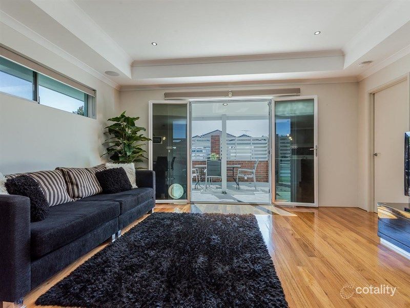 2/1 Humboldt Ent, Aubin Grove, WA 6164
