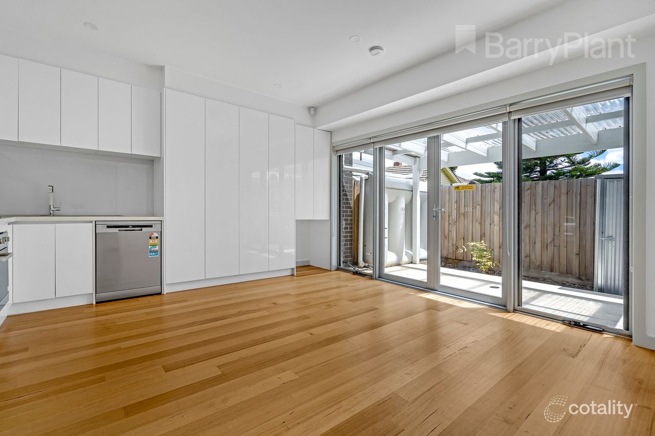 2d Taylor Ave, Reservoir, VIC 3073