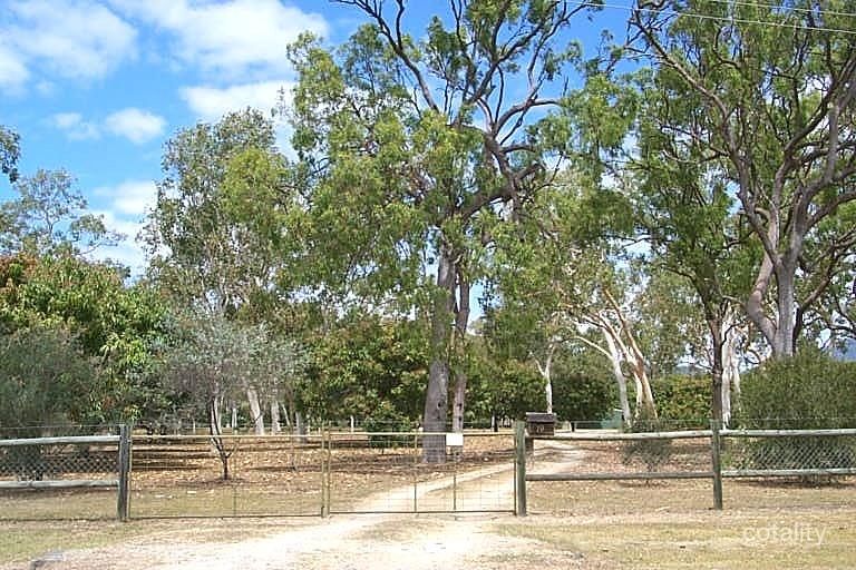 19 Alligator Creek Rd, Alligator Creek, QLD 4816