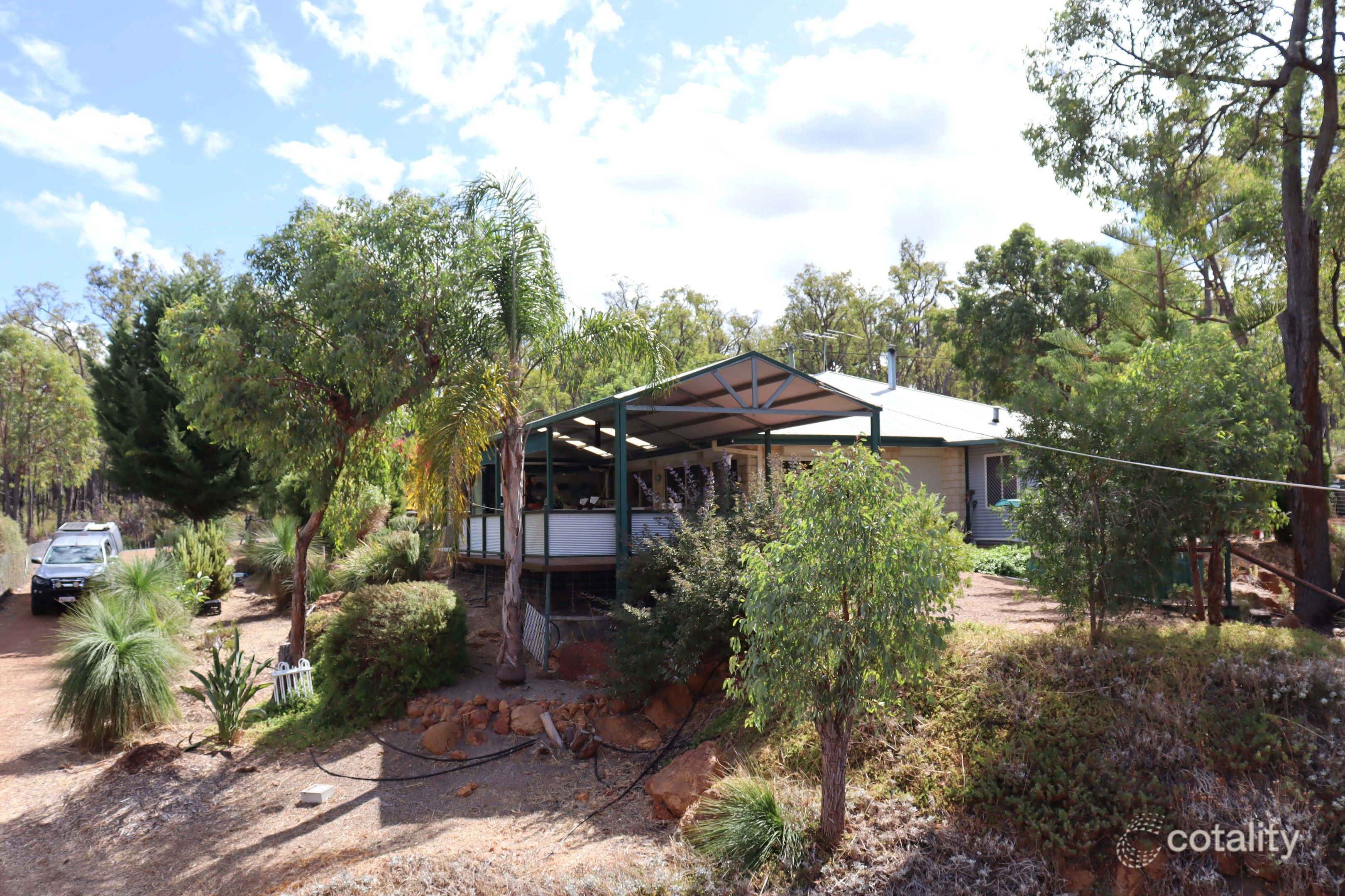 18 Dunham Glen, Wooroloo, WA 6558