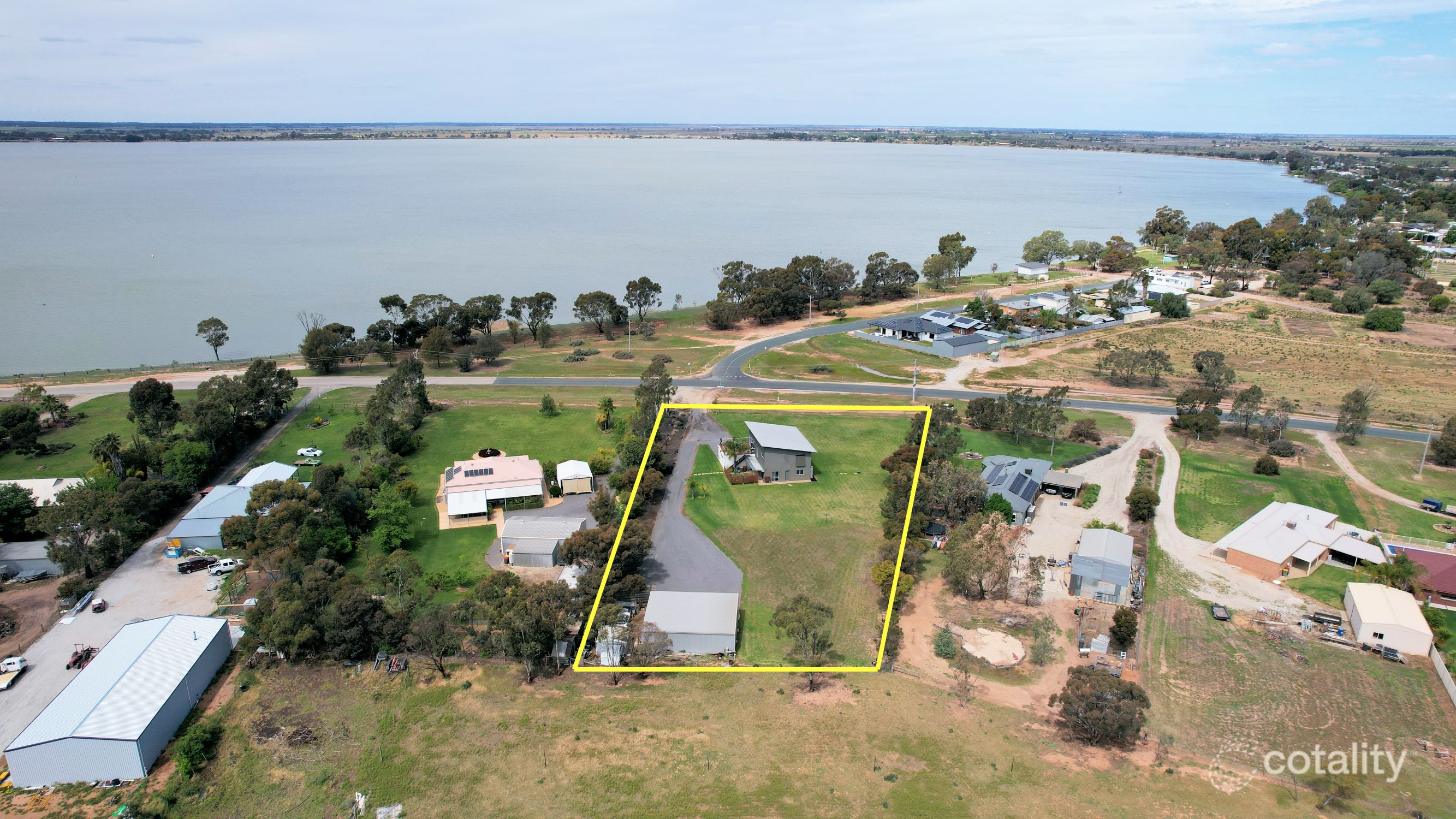 15 Lakeside Dr, Lake Boga, VIC 3584