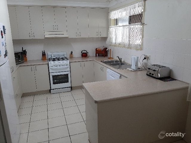 12 Stewart St, Urangan, QLD 4655