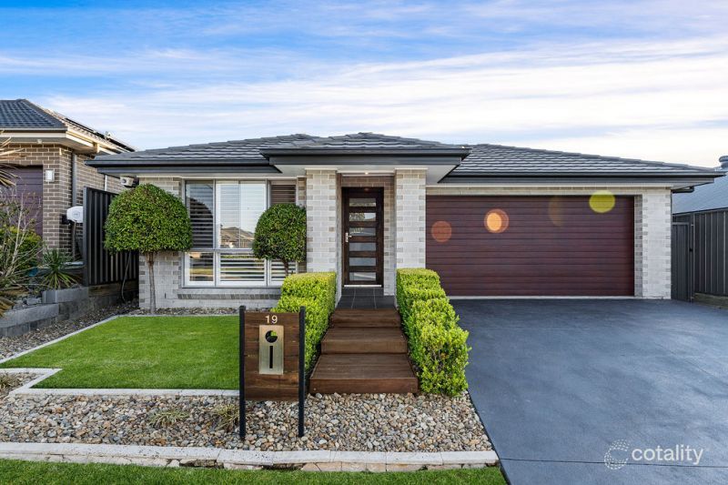 19 Discovery Cct, Gregory Hills, NSW 2557