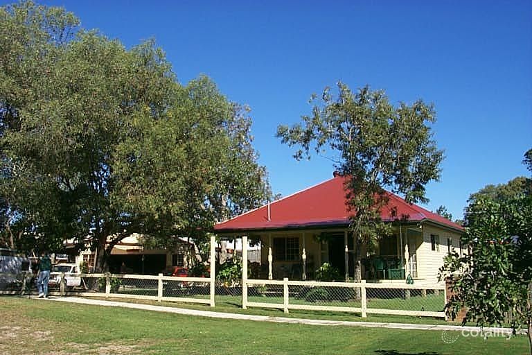 4 Elizabeth St, Beachmere, QLD 4510