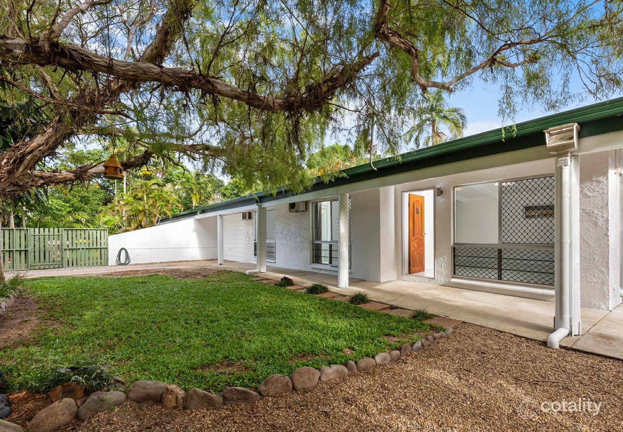 2/18 Jacaranda St, Holloways Beach, QLD 4878