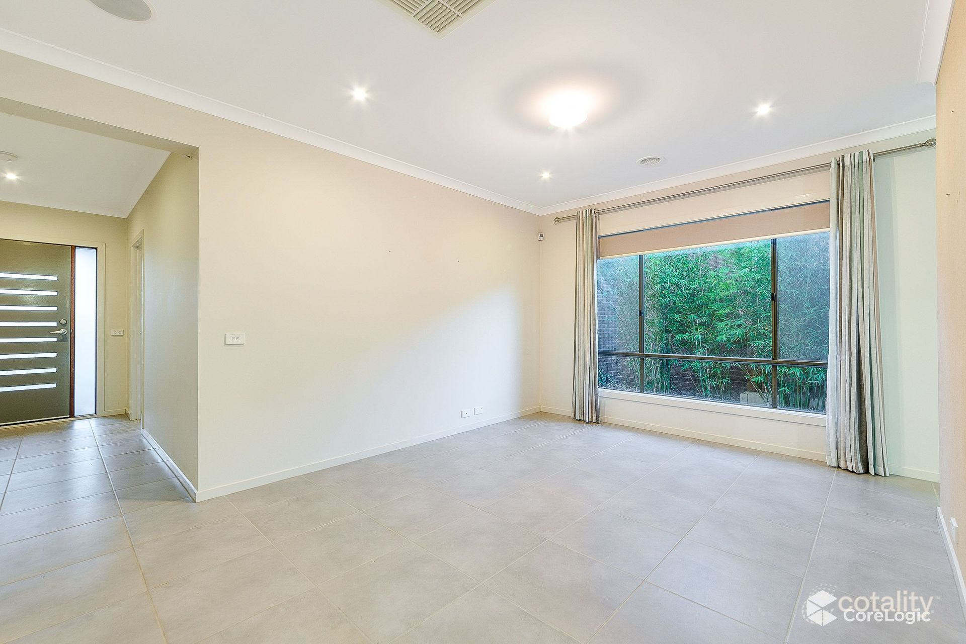 8 John Russell Rd, Cranbourne West, VIC 3977
