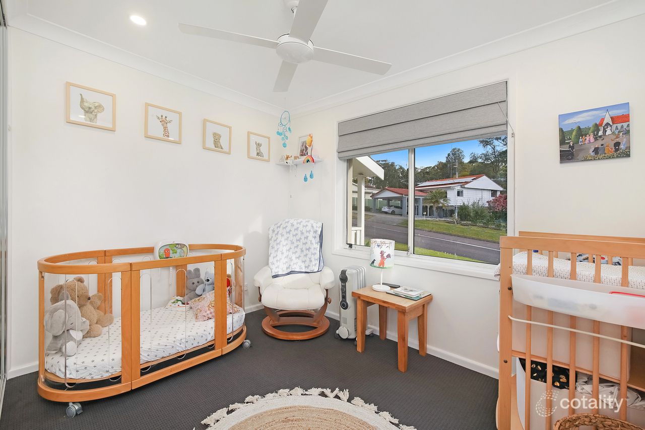 33 Jeannie Cres, Berkeley Vale, NSW 2261