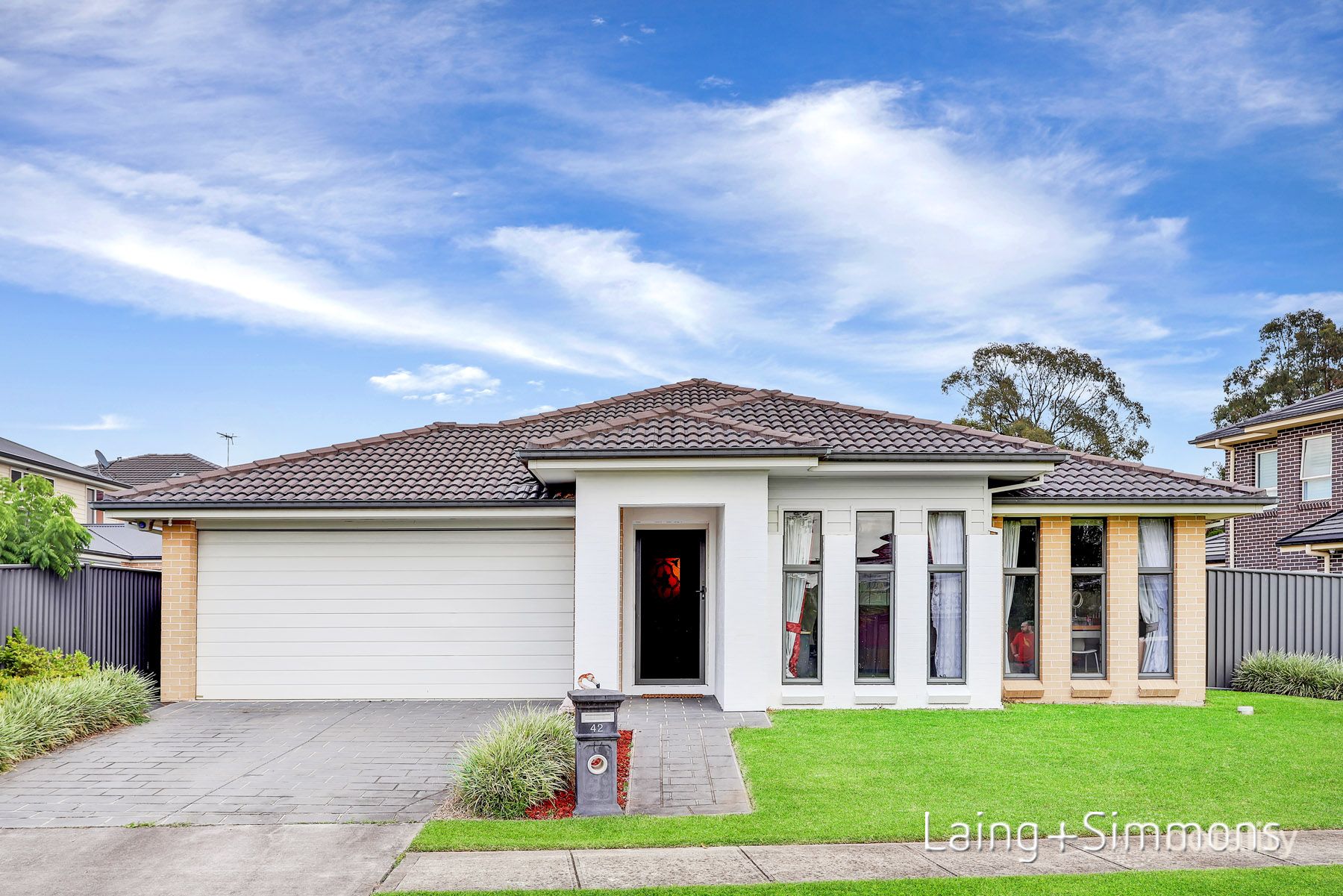 42 Finsbury Cct, Ropes Crossing, NSW 2760