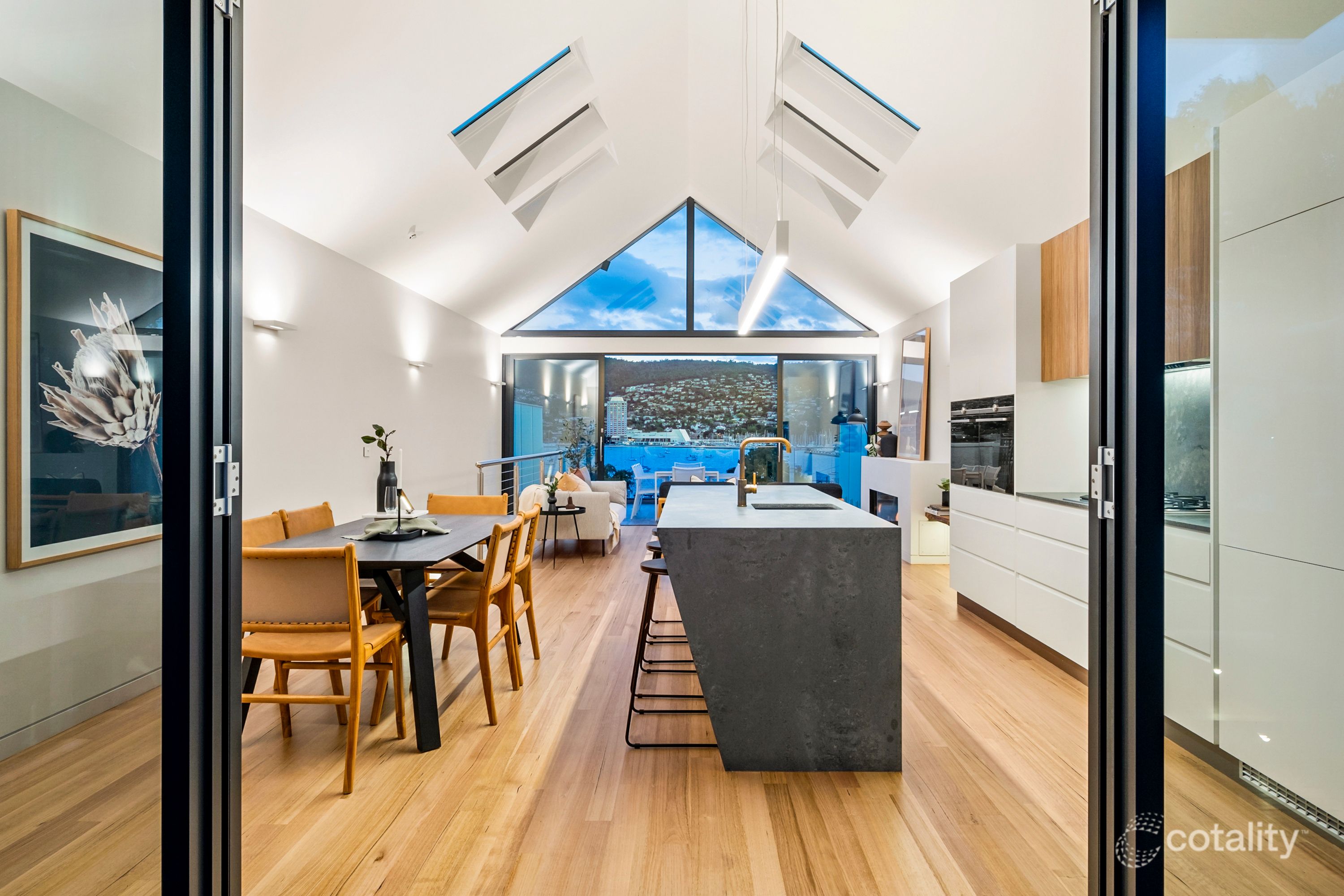 2/3 Marine Tce, Battery Point, TAS 7004