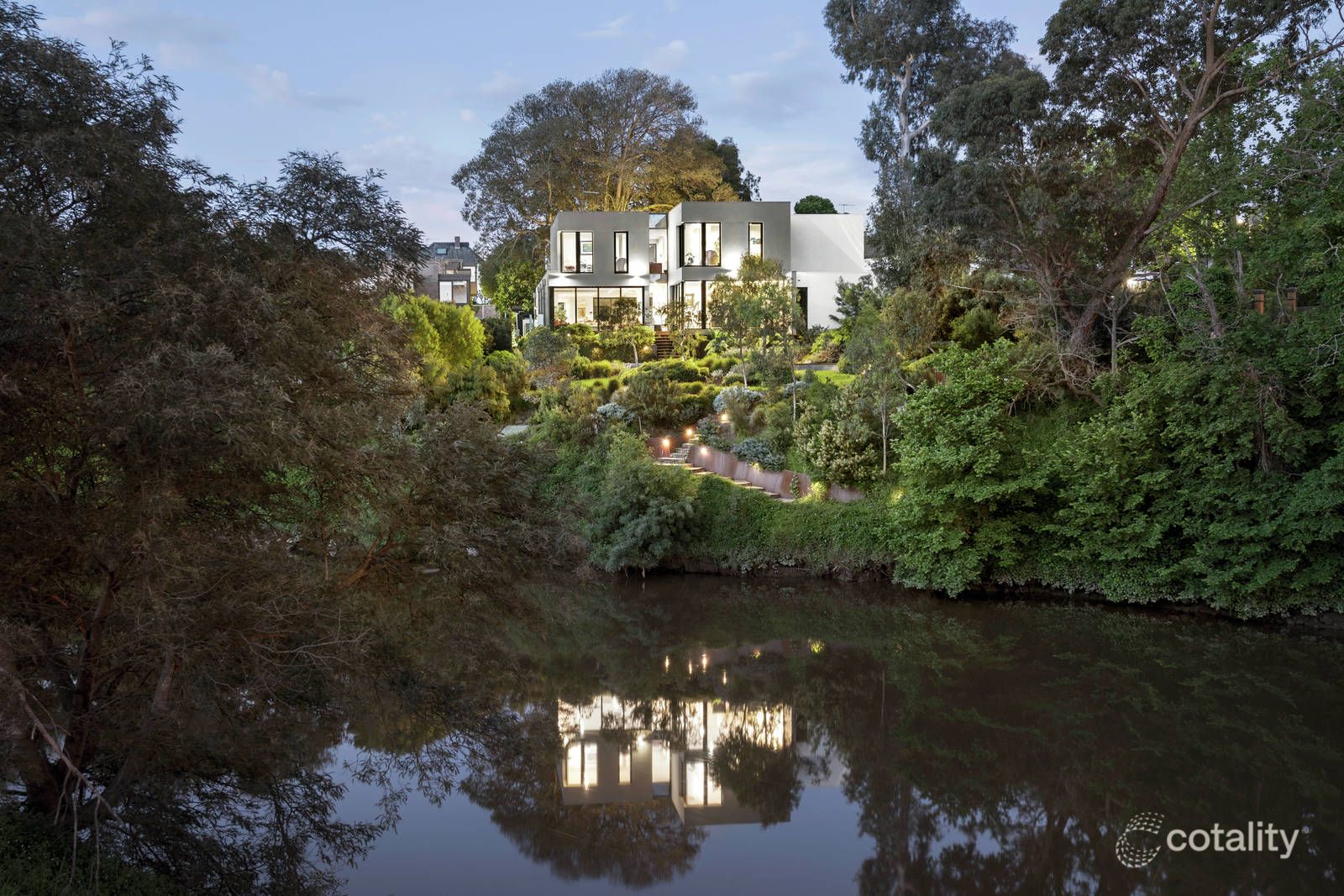 4a Glan Avon Rd, Hawthorn, VIC 3122