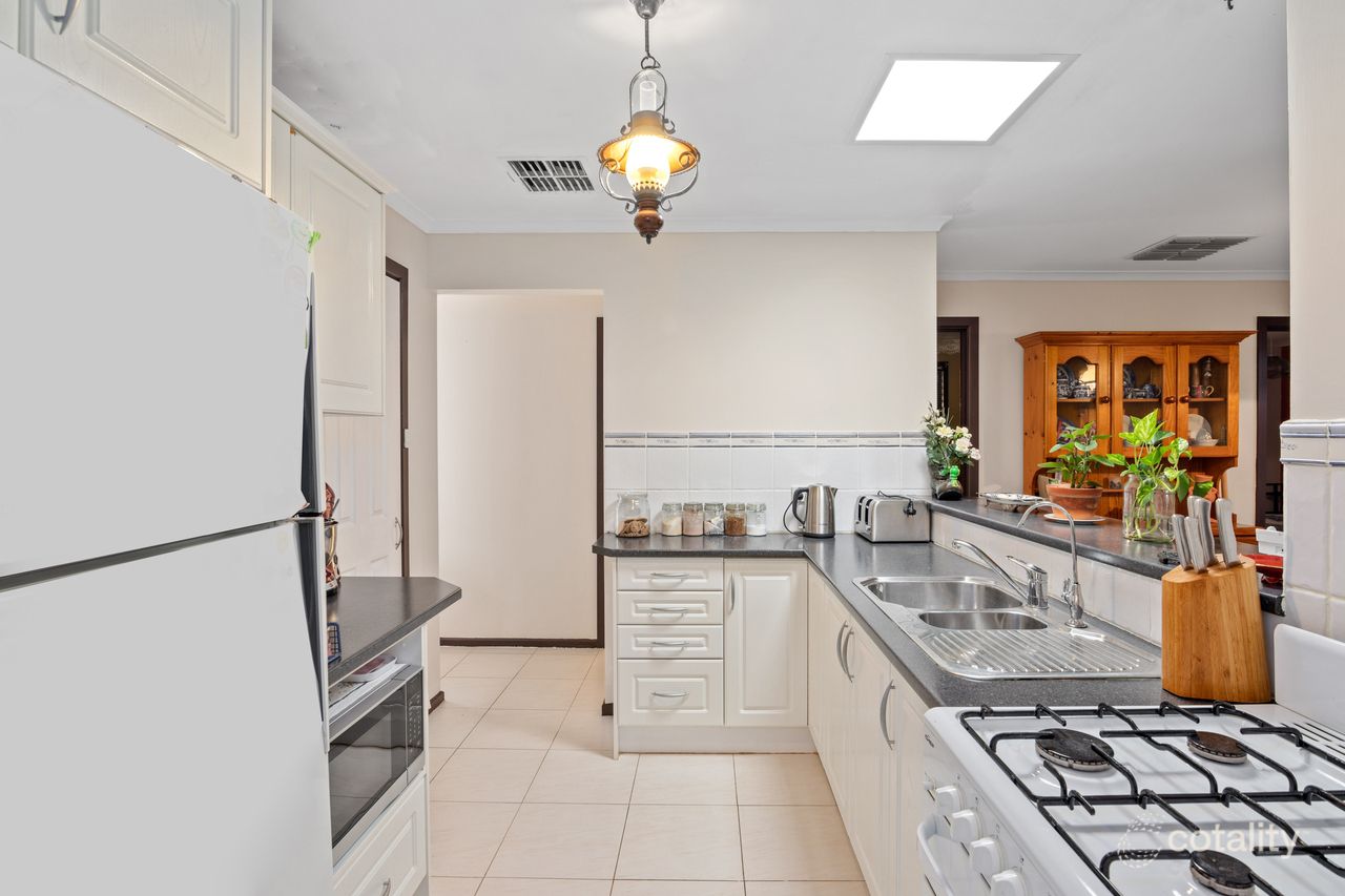 7 Lisbon Rd, Craigmore, SA 5114