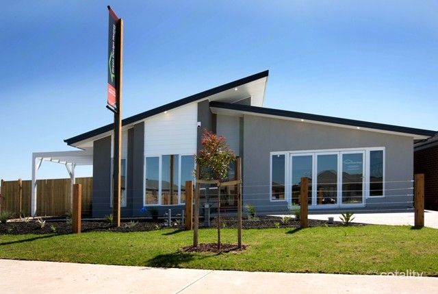 23 Lineham Dr, Cranbourne East, VIC 3977