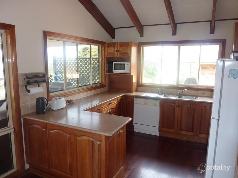 176 Waples Rd, Farmborough Heights, NSW 2526