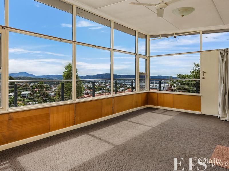 34 Whelan Cres, West Hobart, TAS 7000