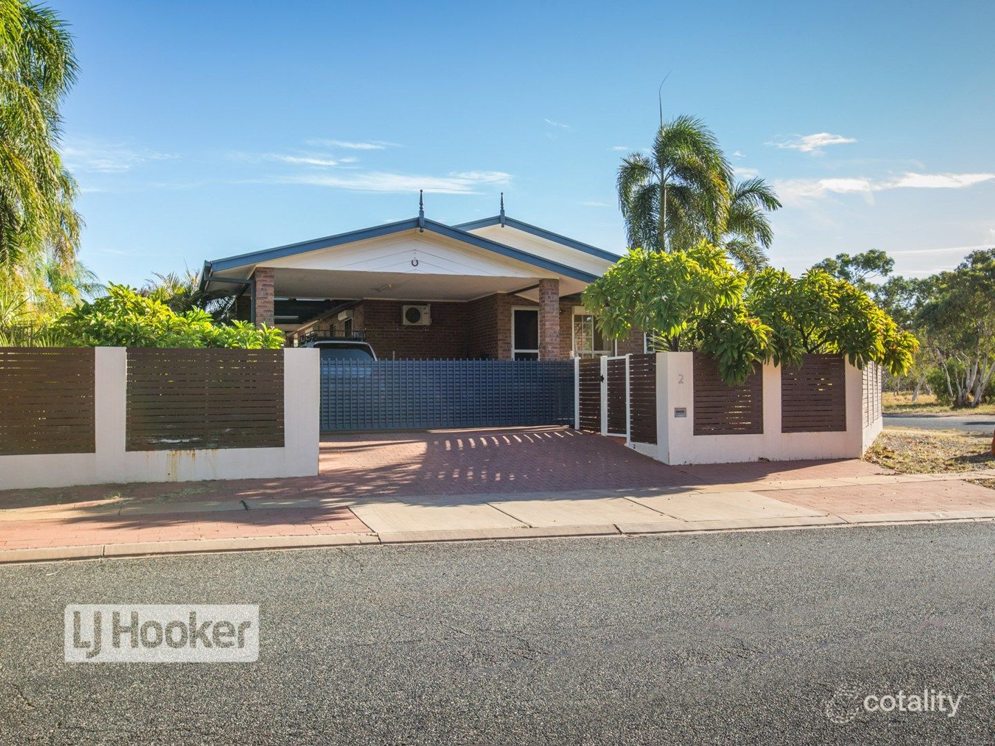 2 Cromwell Dr, Desert Springs, NT 0870