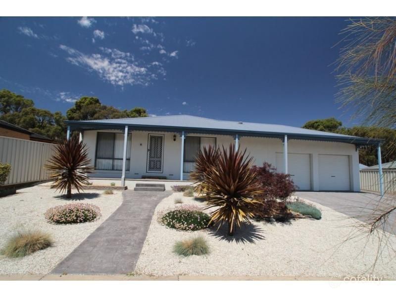 11 Grevillea Ave, Kangaroo Flat, VIC 3555