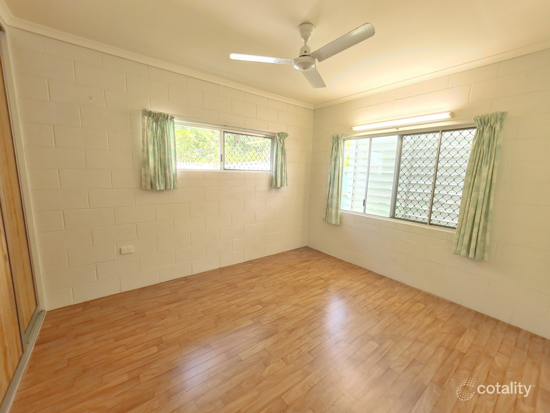 1/1 Holden Cl, Whitfield, QLD 4870