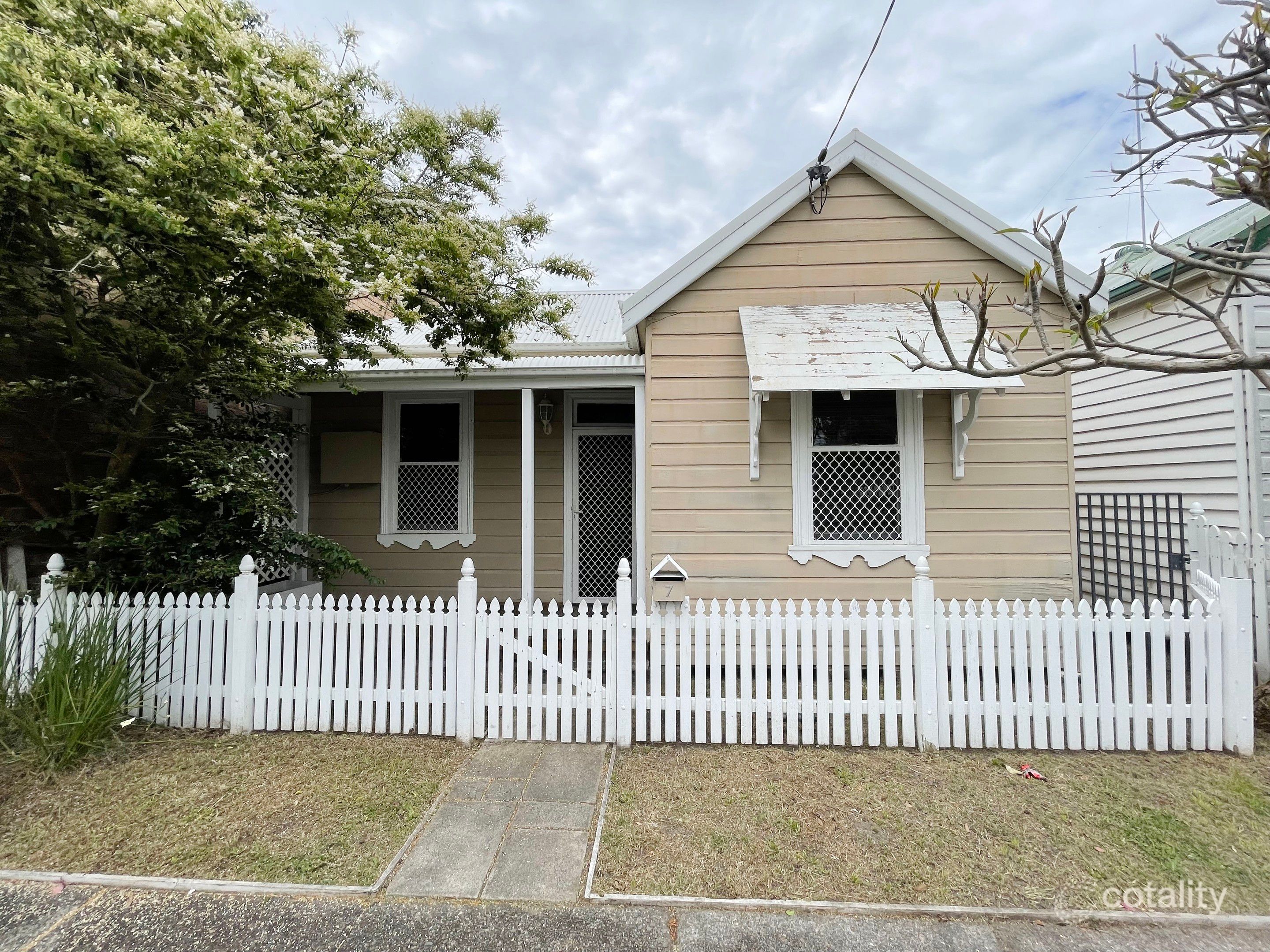 7 Devon St, Hamilton, NSW 2303