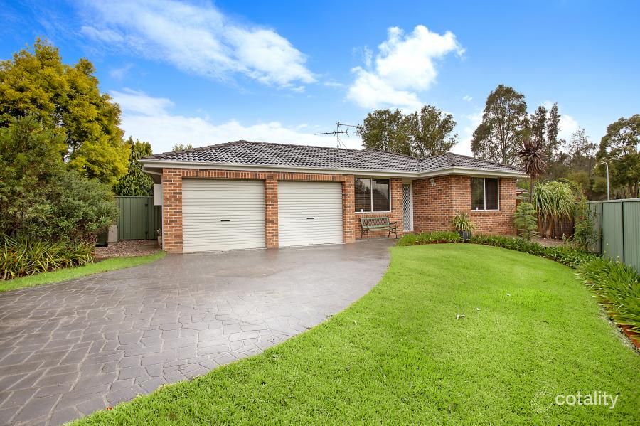 11 Stephenson Pl, Currans Hill, NSW 2567