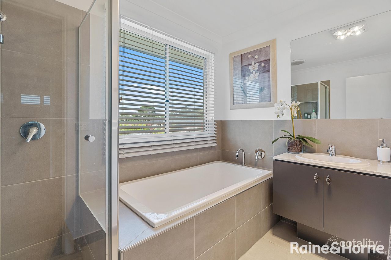 12 Manassa Dr, Gisborne, VIC 3437