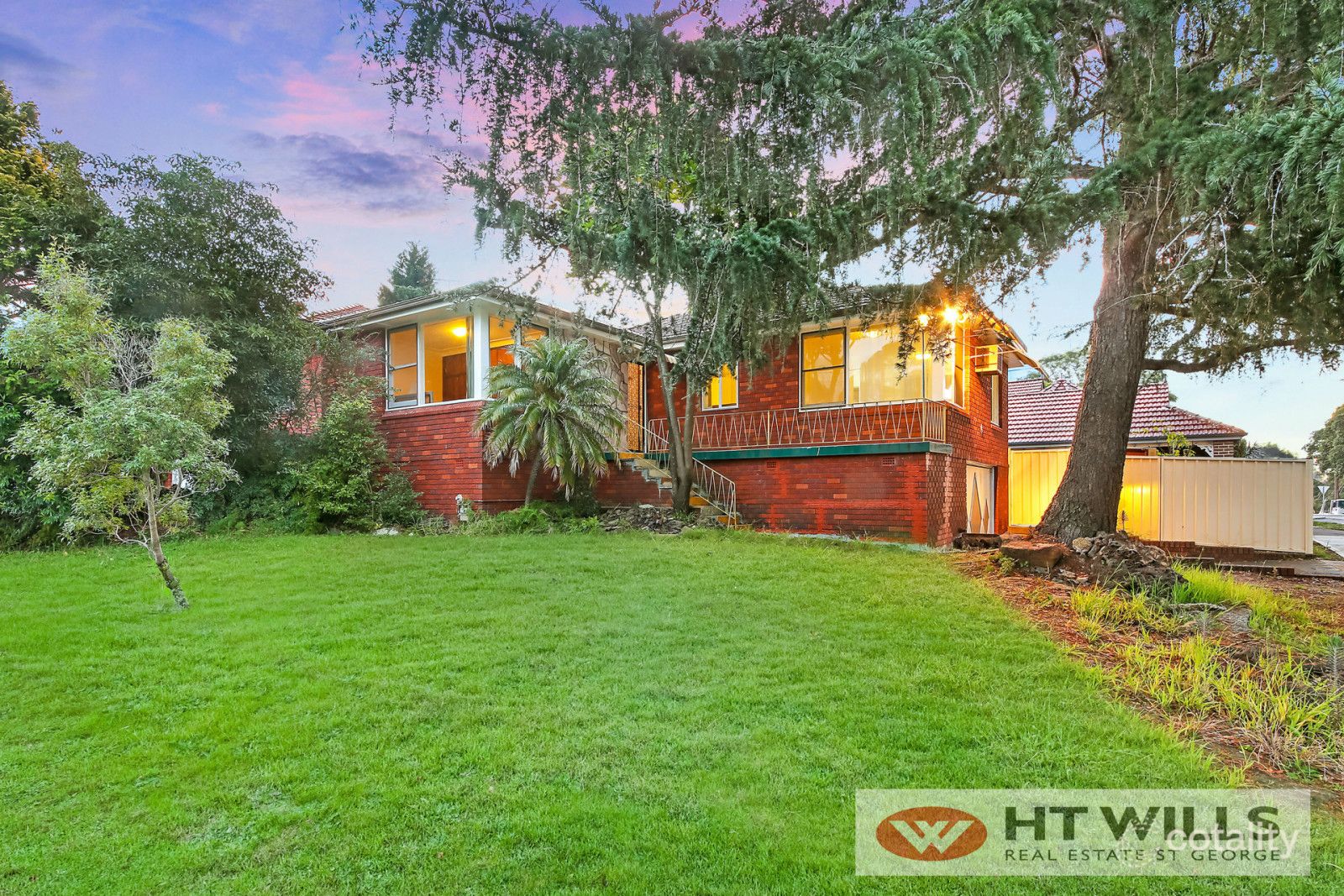 10 Garden Gr, Beverly Hills, NSW 2209
