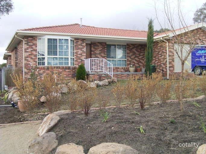 1/7 Halloran Dr, Jerrabomberra, NSW 2619