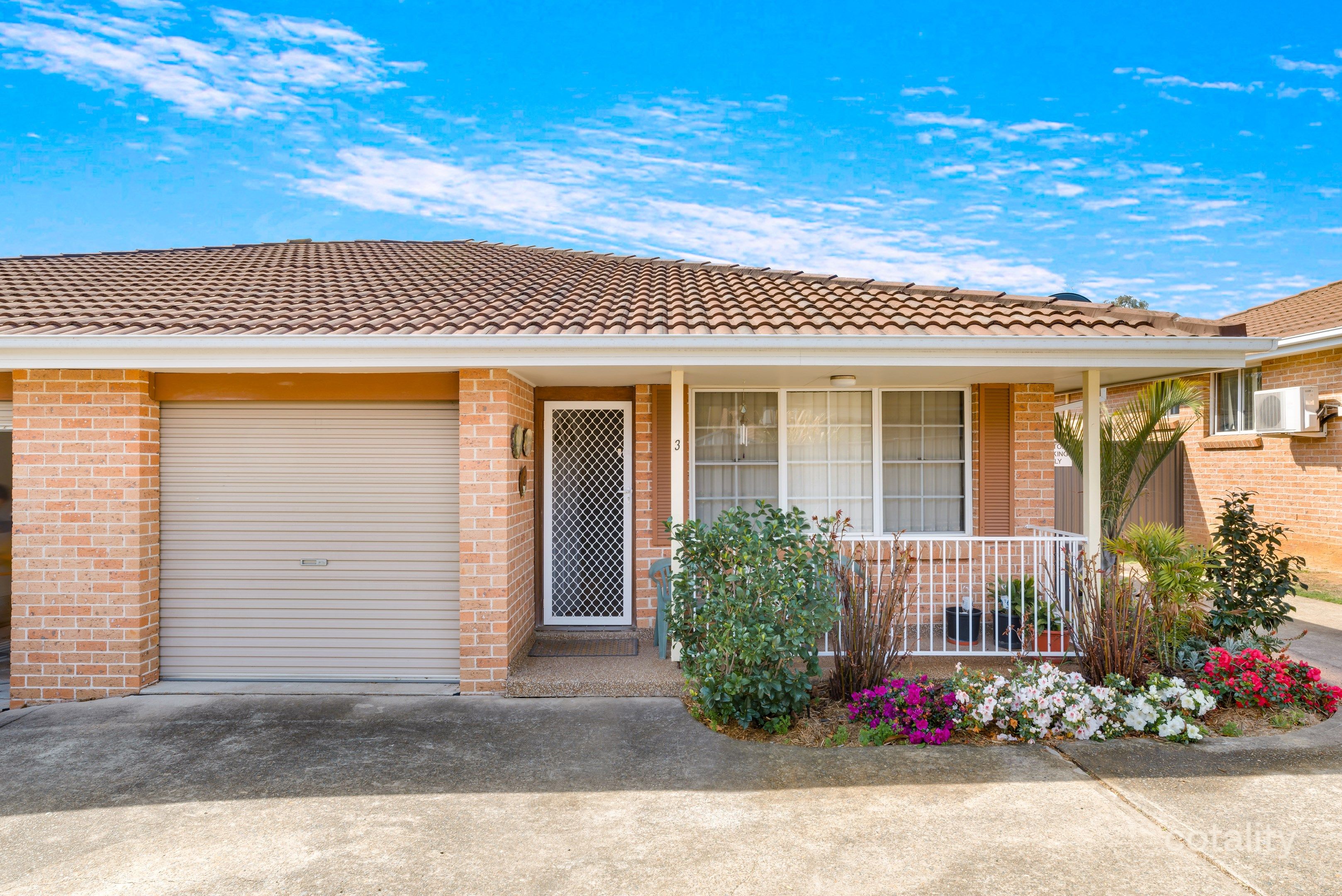 3/4 Bensley Rd, Macquarie Fields, NSW 2564