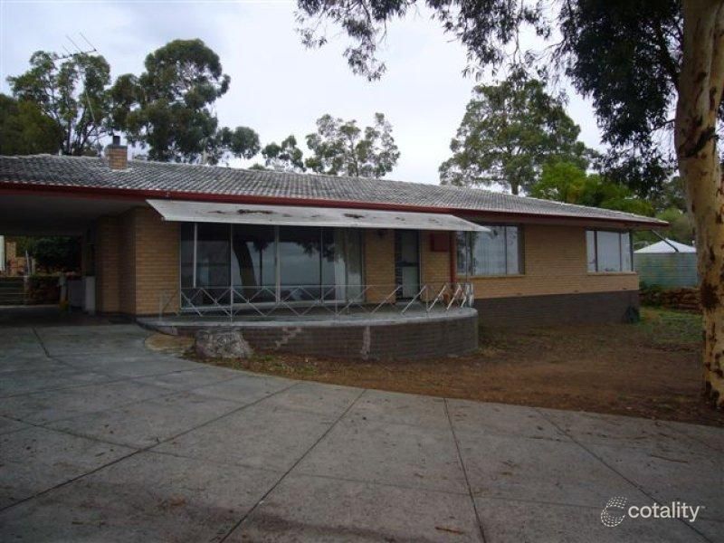 18 Basildon Rd, Lesmurdie, WA 6076