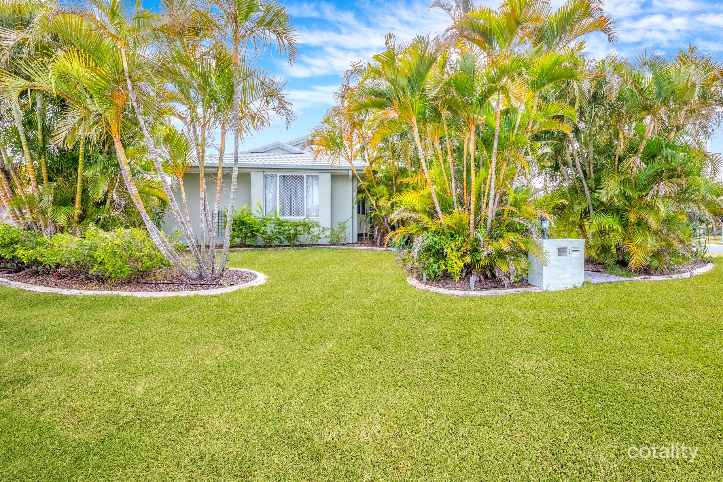 1 Bow Ct, Banksia Beach, QLD 4507
