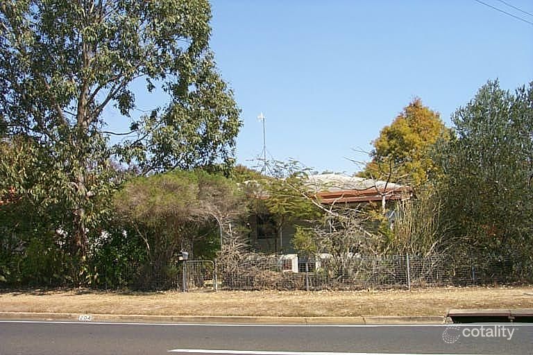 204 Walker St, Svensson Heights, QLD 4670