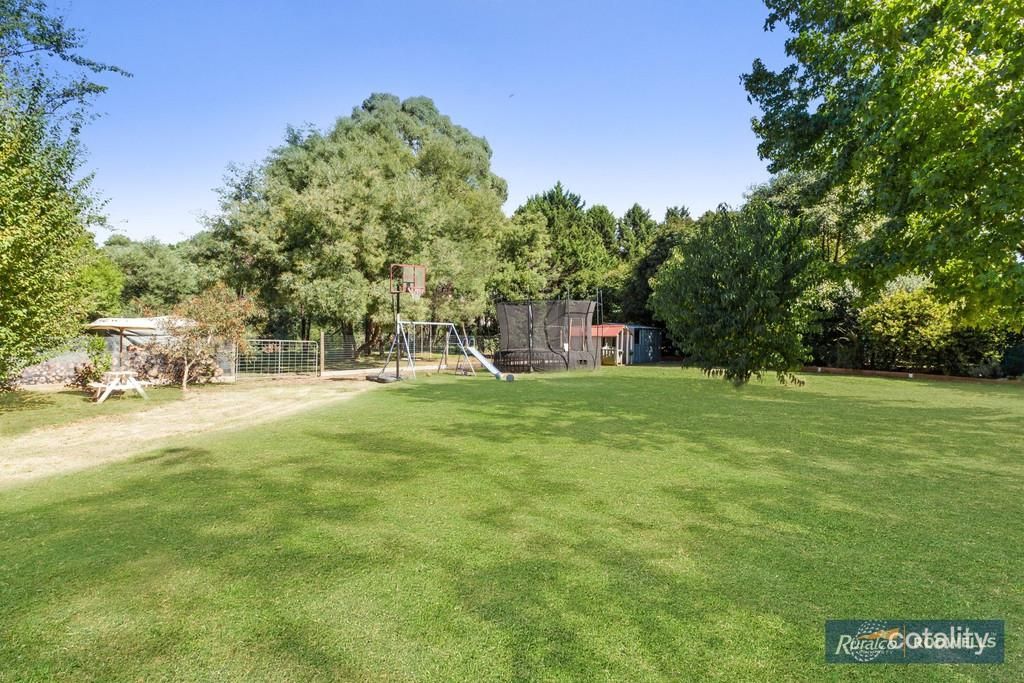 12 Robert Ct, Waterford Park, VIC 3658