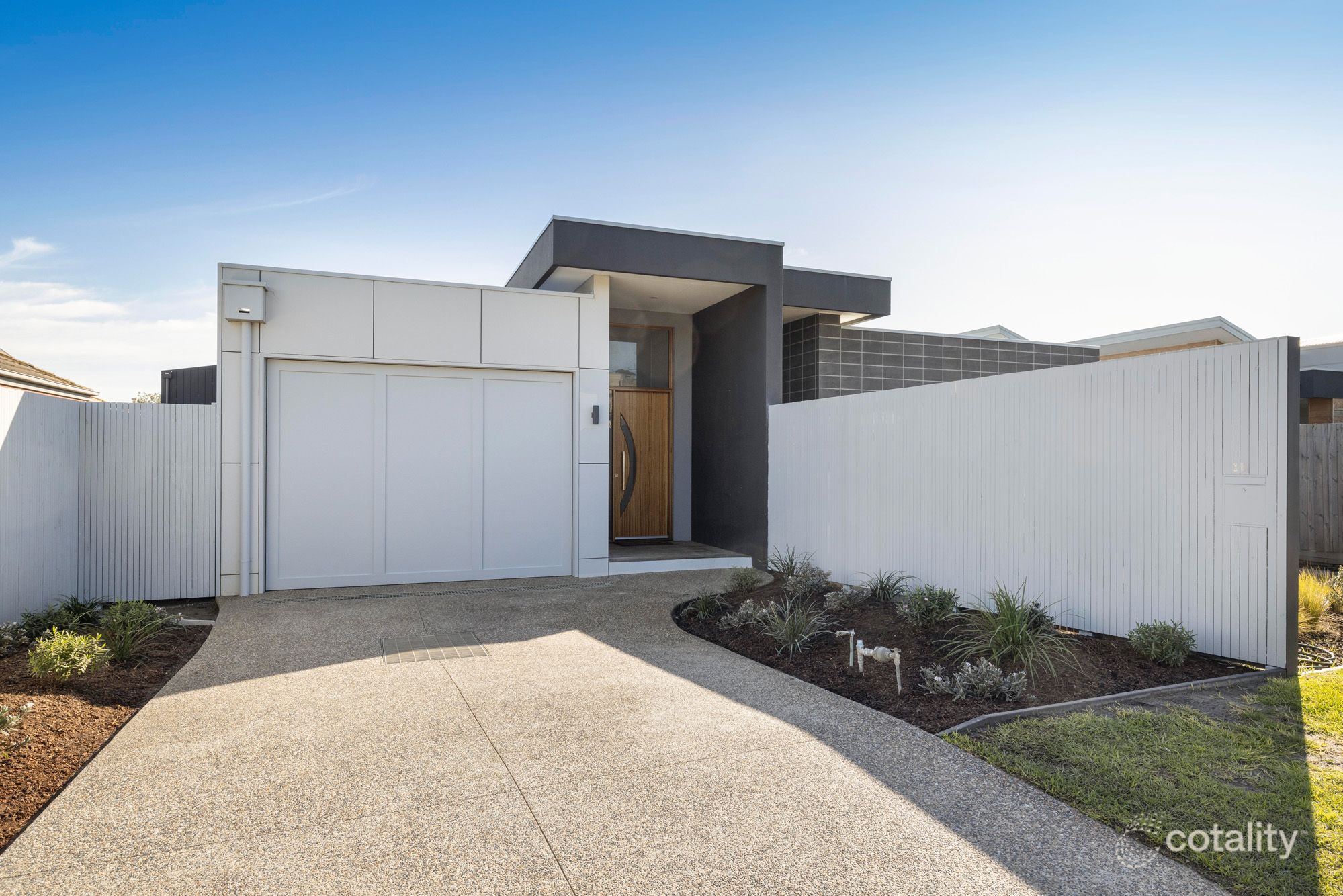 1b Swansea Gr, Mornington, VIC 3931
