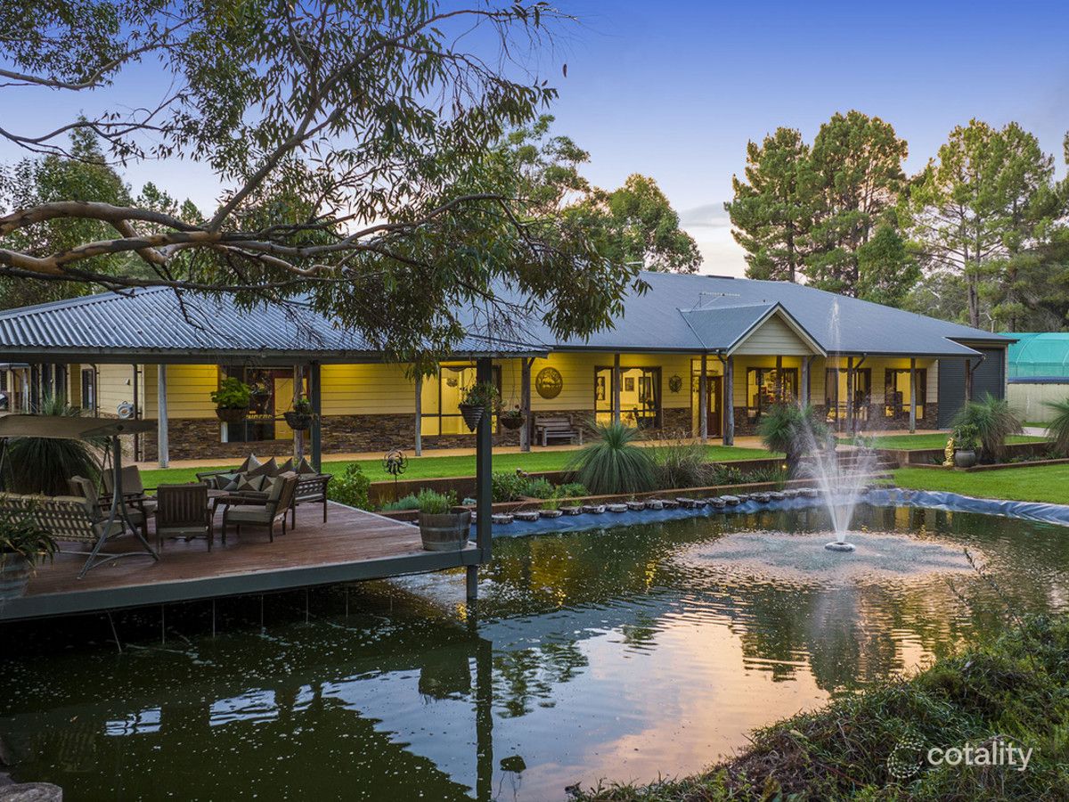 31 Strapper Rd, Bedfordale, WA 6112