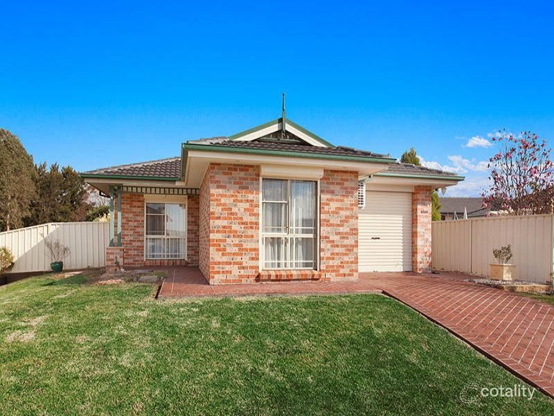 4 Fleet Cres, Albion Park, NSW 2527