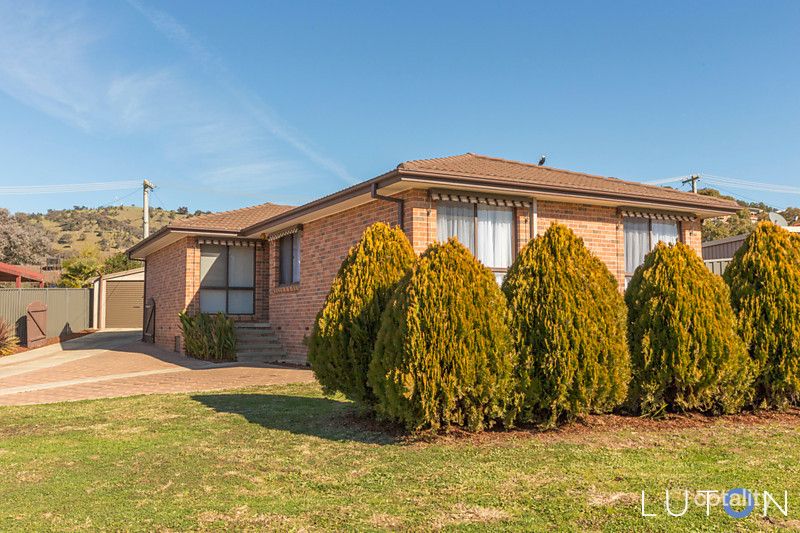 72 Casey Cres, Calwell, ACT 2905
